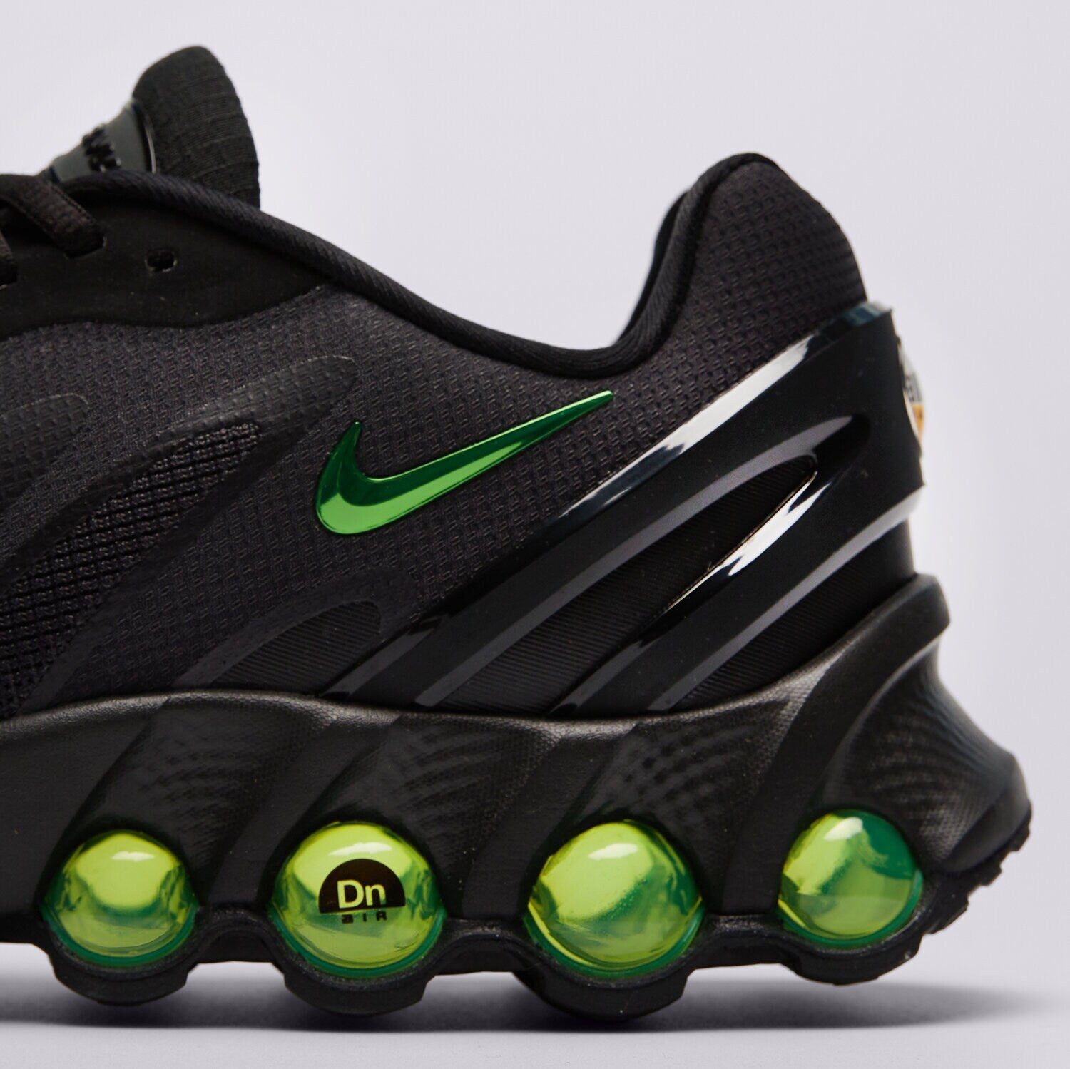 NIKE AIR MAX DN8